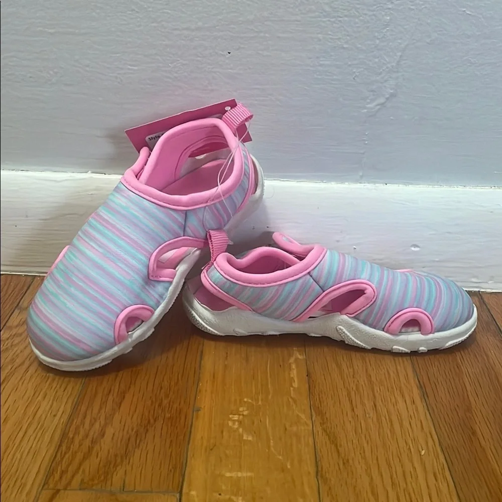 ZOOGS Pink and Blue Slip-On Water Shoes with Cushioned Sole Size 8